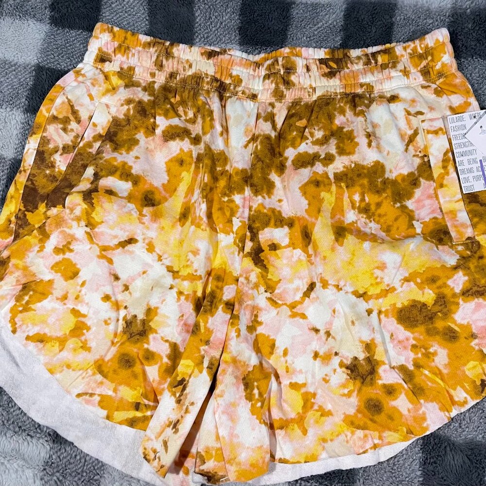 LuLaRoe Serena Shorts Large. NWT